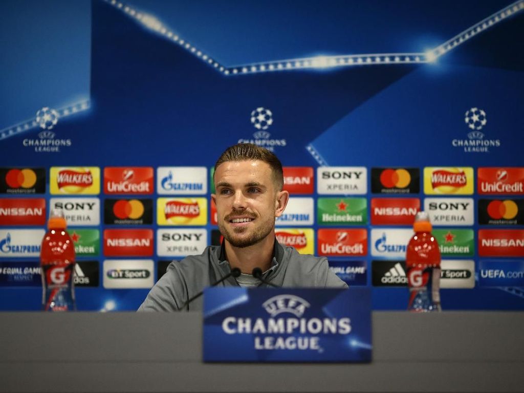 Henderson Nantikan Duel dengan De Rossi Henderson Nantikan Duel dengan De Rossi