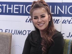 Kenangan Olla dan Cynthia Ramlan pada Sang Ayah Kenangan Olla dan Cynthia Ramlan pada Sang Ayah