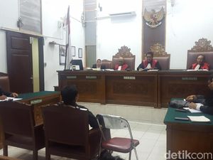 Terbukti Perkosa CTP, Aa Gatot Divonis 9 Tahun Bui Terbukti Perkosa CTP, Aa Gatot Divonis 9 Tahun Bui