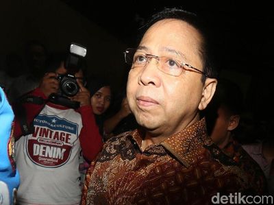 Ekspresi Dingin Novanto Jalani Sidang Vonis