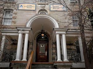 Berani Menginap di Hostel Mistis Bekas Penjara?