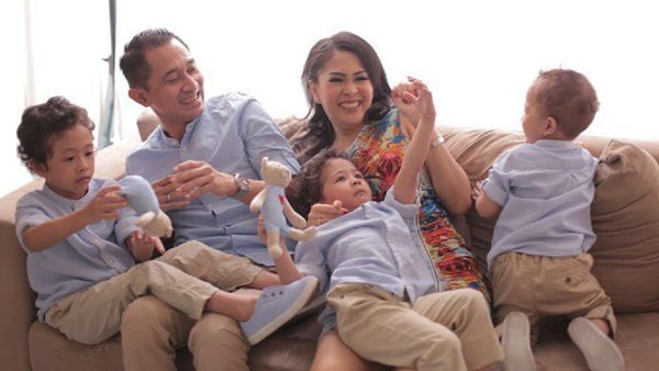 Begini Kompaknya Aktor Lukman Sardi bersama Keluarga