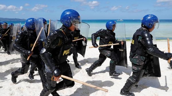 Jelang Penutupan Boracay, Polisi-Militer Filipina Latihan Bersama