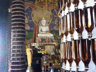 Foto: Vihara dari Jutaan Botol Bir di Thailand