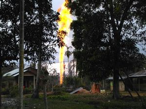 Gubernur Aceh Tahu Sumur Minyak yang Meledak Ilegal Gubernur Aceh Tahu Sumur Minyak yang Meledak Ilegal