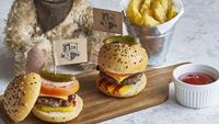 Gemas! Bisa Makan Bareng Boneka Teddy Bear di Kafe Ini