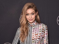 Curhat Gigi Hadid 14 Jam Lahiran di Rumah
