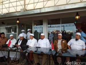 Permintaan PA 212: Jokowi Hentikan Kriminalisasi Ulama Permintaan PA 212: Jokowi Hentikan Kriminalisasi Ulama