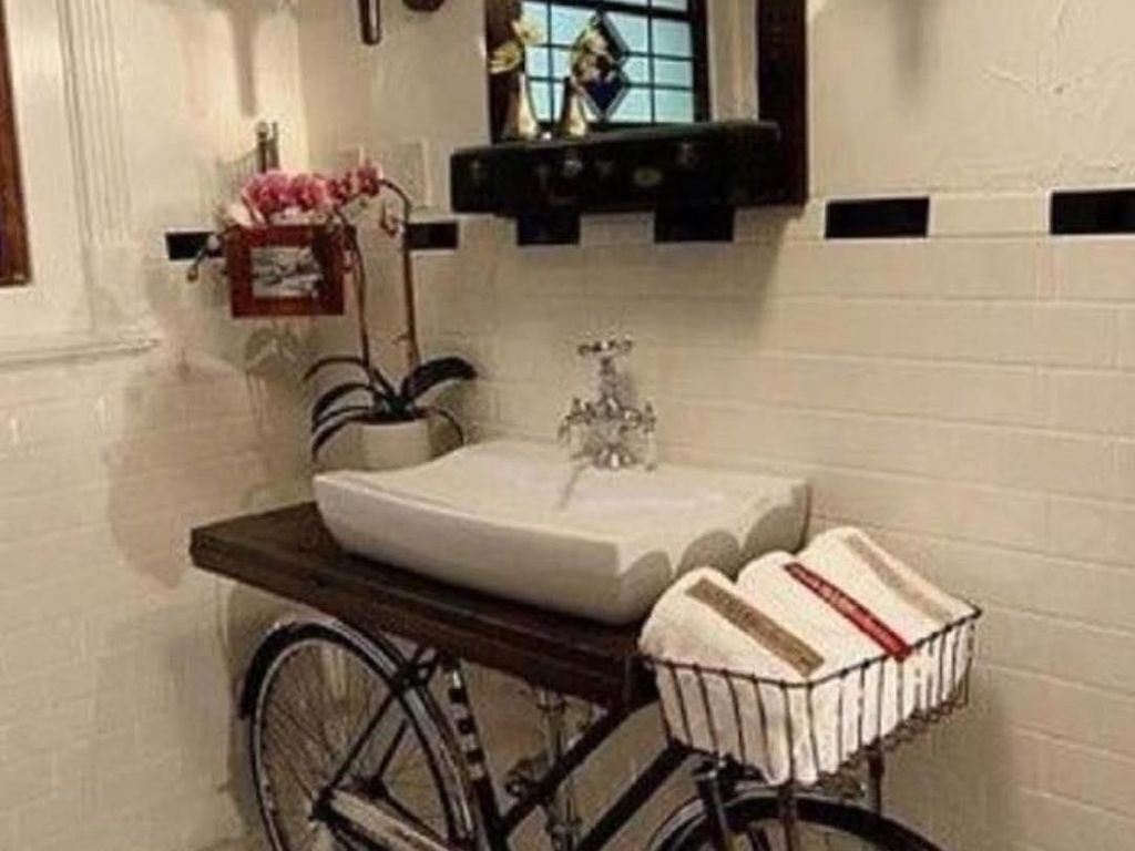 Foto: 15 Desain Kamar Mandi yang Terlalu Inovatif Hingga Bikin Tertawa Foto: 15 Desain Kamar Mandi yang Terlalu Inovatif Hingga Bikin Tertawa