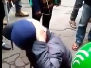 Foto: Viral Ojol Perempuan Disuruh Squatjump hingga Pelaku Minta Maaf Foto: Viral Ojol Perempuan Disuruh Squatjump hingga Pelaku Minta Maaf