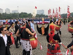 Dikawal Paspampres Wanita, Jokowi Hadiri Apel Prajurit TNI-Polri