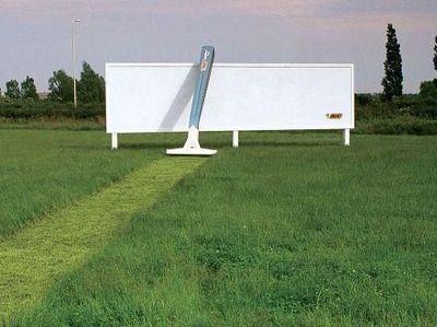Iklan Billboard Ini Bikin Mata Tercengang
