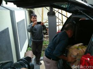 KPK Sita Dokumen Izin BTS dari Dinas Penanaman Modal Mojokerto KPK Sita Dokumen Izin BTS dari Dinas Penanaman Modal Mojokerto