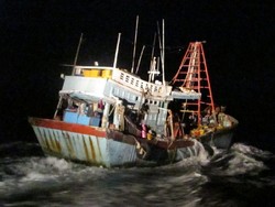 Bakamla Tangkap 2 Kapal Pencuri Ikan Berbendera Vietnam di Natuna