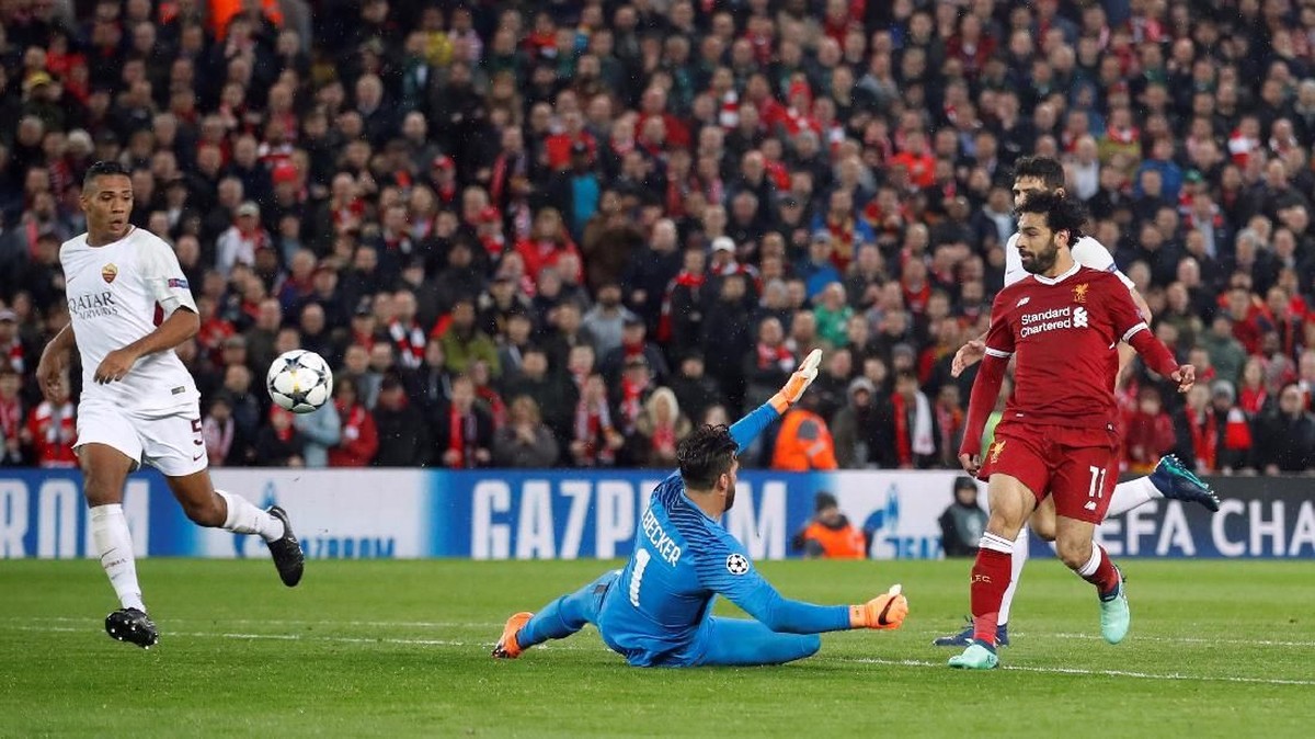 Winger Liverpool Mohamed Salah mencetak gol keduanya ke gawang AS Roma (Foto: Carl Recine/Action Images via Reuters)