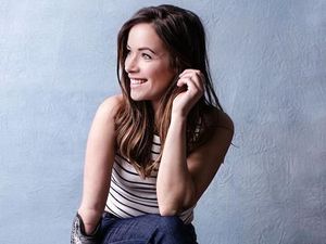 Terlahir Tanpa Separuh Lengan, Model Bionik Ini Jadi Inspirasi