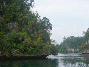 Bukan Phi-phi Island, Ini Teluk Kabui di Raja Ampat