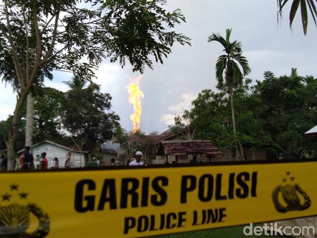 Api Masih Menyembur di Lokasi Sumur Minyak Ilegal di Aceh Timur