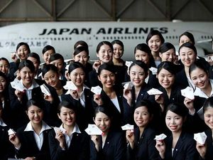 Foto: 1.600 Buah Pesawat Kertas Maskapai Jepang