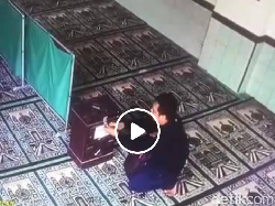 Terekam CCTV! Aksi Pria Gondol Uang Infaq di Masjid Salatiga