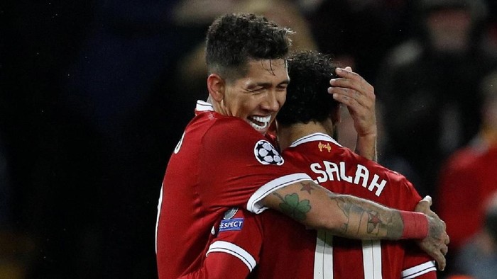 Soccer Football - Champions League Semi Final First Leg - Liverpool vs AS Roma - Anfield, Liverpool, Britain - April 24, 2018 Liverpool's Roberto Firmino celebrates scoring their fourth goal with Mohamed Salah REUTERS/Phil Noble