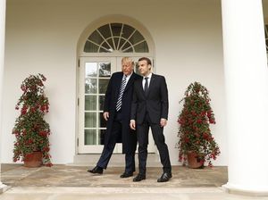 Video Kemesraan Trump dan Macron