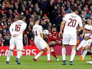 Dua Gol Salah Bawa Liverpool Memimpin 2-0