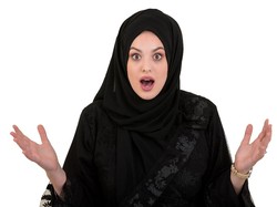 Gara-Gara Ilusi Optik, Wanita Pakai Gamis Ini Dihujat Netizen