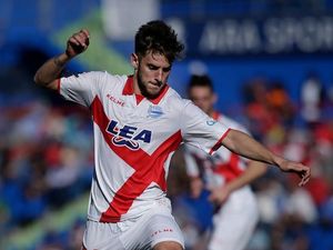 Jarang Dimainkan, Pesepakbola Ini Menangis Saat Diwawancara