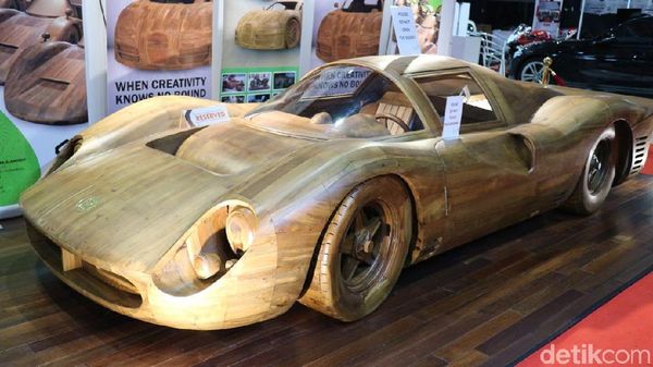 Ferrari Kayu Seharga Setengah Miliar Mejeng di IIMS 2018