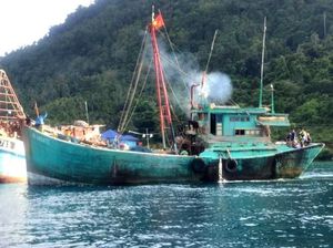 Top! Susi Tangkap Kapal Maling Ikan Asal Vietnam di Natuna Top! Susi Tangkap Kapal Maling Ikan Asal Vietnam di Natuna