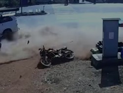 Biar Tak Sial Kayak Innova Ini, Begini Prosedur di Persimpangan