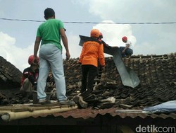 BPBD Bantul Bantu Seng dan Asbes untuk Korban Puting Beliung
