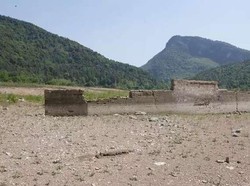 Desa yang Hilang Terendam Air Ini Muncul Lagi Setelah 56 Tahun