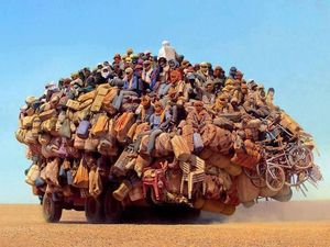 Gila, Begini Jadinya Kalau Angkutan Kelebihan Muatan