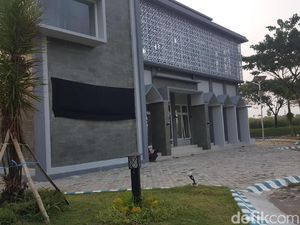 Cerita Pencopotan Kaligrafi di Masjid karena Disebut Mirip Salib Cerita Pencopotan Kaligrafi di Masjid karena Disebut Mirip Salib