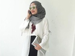 Unggah Sebuah Foto, Zaskia Sungkar Hamil?