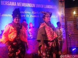 Lihat Lenggak-lenggok Ibu-ibu Berbadan Plus di Lamongan Ini