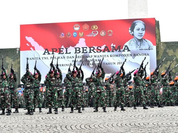 10.000 Wanita TNI-Polri Apel Bersama di Monas
