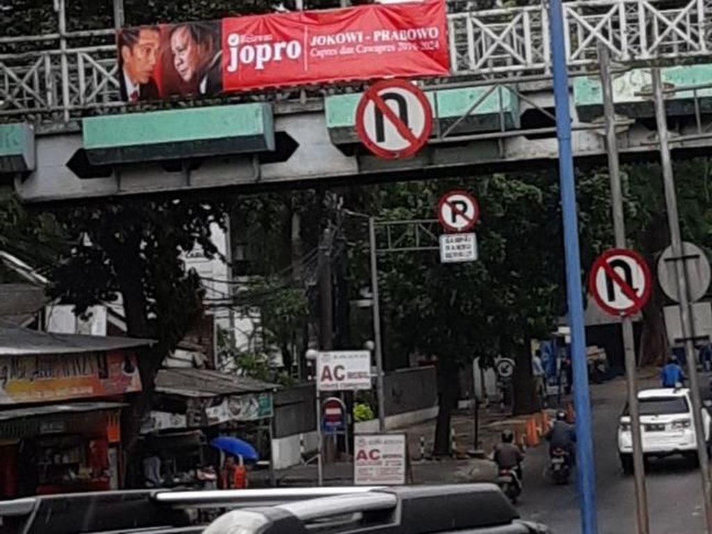 Spanduk Jopro Jokowi-Prabowo Bertebaran di Jaksel Spanduk Jopro Jokowi-Prabowo Bertebaran di Jaksel