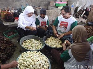 Kunjungi Pengolahan Salak di Lumajang, Khofifah: Perlu Dikembangkan