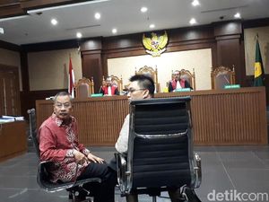 Eks Ketua PT Manado Menangis Akui Terima Suap Eks Ketua PT Manado Menangis Akui Terima Suap