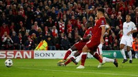 Mane memperbesar keunggulan Liverpool menjadi 3-0 lewat golnya di menit ke-56. Dia menuntaskan umpan dari Salah. Foto: Phil Noble/Reuters