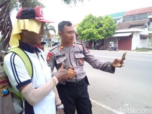 Kakek Pensiunan Polisi Jalan Kaki Surabaya-Jakarta Sudah di Kudus