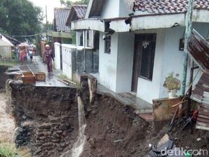 Banjir Bandang di Bumiayu Brebes Mulai Surut