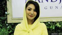 Biasa Tampil Seksi, Faye Malisorn Berkerudung Demi Ivan Gunawan