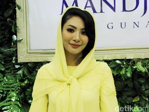 Biasa Tampil Seksi, Faye Malisorn Berkerudung Demi Ivan Gunawan