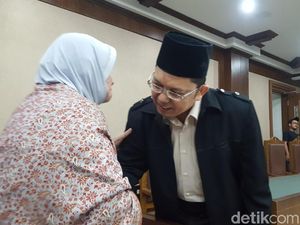 Alfian Tanjung Hadapi Sidang Tuntutan