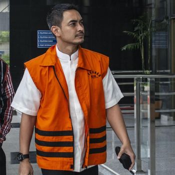 Adik Zumi Zola 'Ngacir' Usai Diperiksa Penyidik KPK