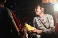 Viral Wanita Cantik Penjual Popcorn, Kisahnya Tak Seperti yang Dibayangkan
